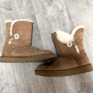 Classic Bailey Boots with Buttons